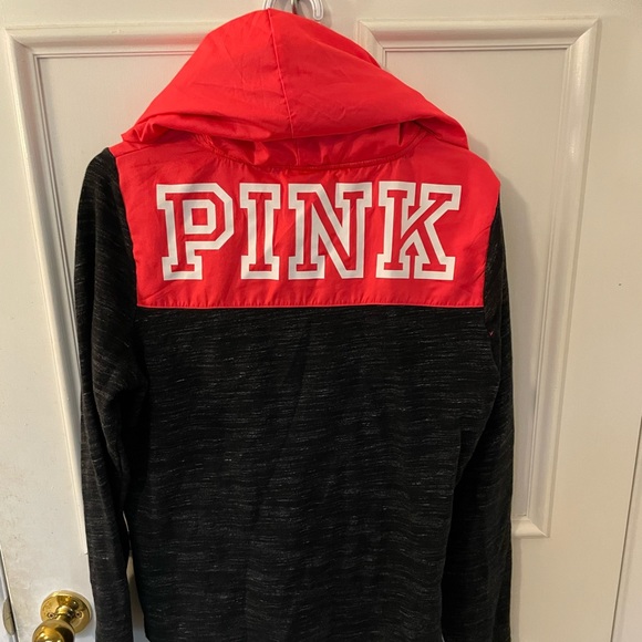 Get ready for fall with this Nylon quarter zip VS Pink Hoodie - Picture 1 of 7